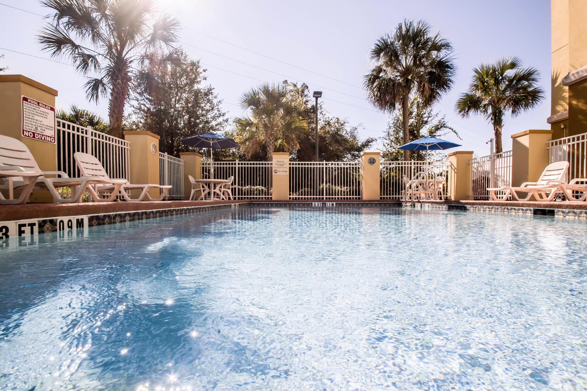 Comfort Suites Orlando Airport Exterior foto